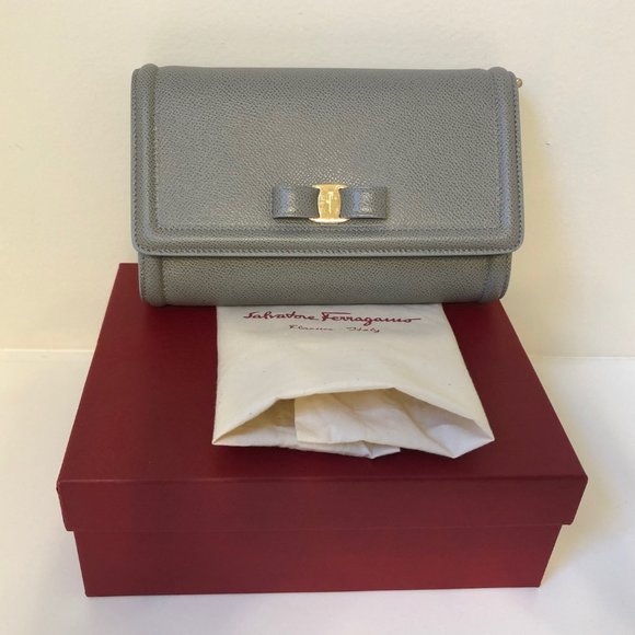 Salvatore Ferragamo Vara Bag - Picture 1 of 7